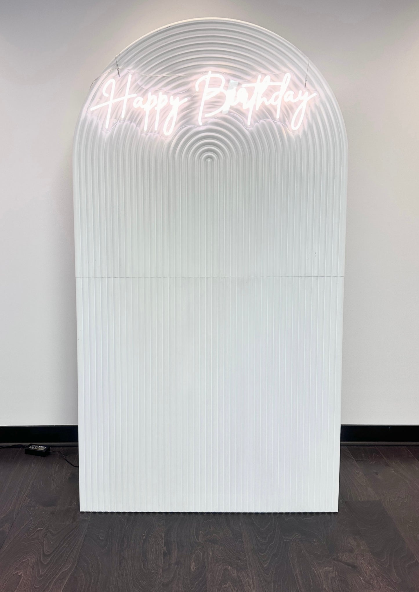 Arch Ripple Wood Backdrop RENTAL - White